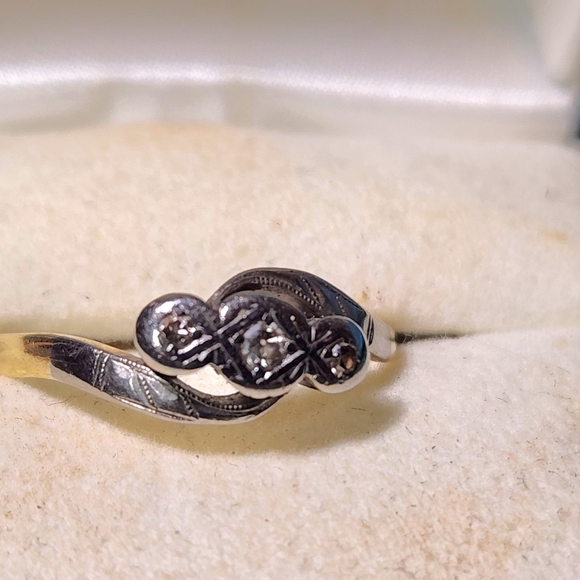 10k Victorian two toned solid gold diamond ring